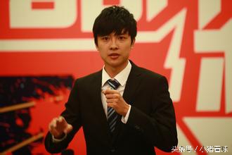 苗霖春晚评书完整版,足球解说员苗霖还当解说吗