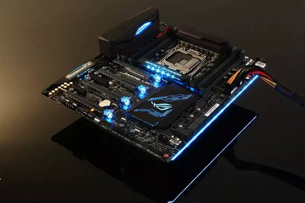 r5e10周年配什么机箱,r5e主板功能介绍