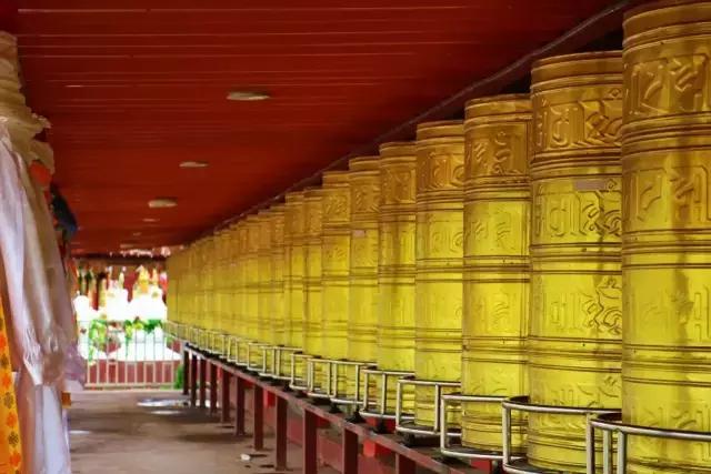 色达红色房子在哪,色达震撼的红房子