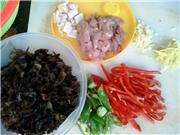 彩椒炒黑木耳做法,黑木耳炒肉最佳搭配菜