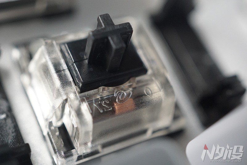 键盘也玩水冷?达尔优水耀EK815机械键盘拆解评测