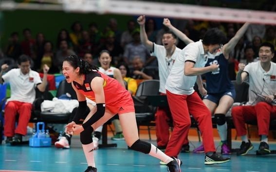 郎平洒泪道歉获所有人力挺,郎平的精彩表现