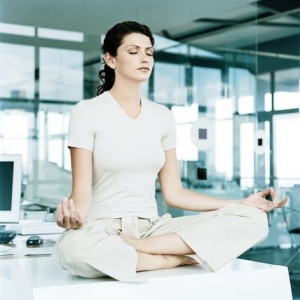 适合办公室的瑜伽动作,办公室瑜伽动作教程中文