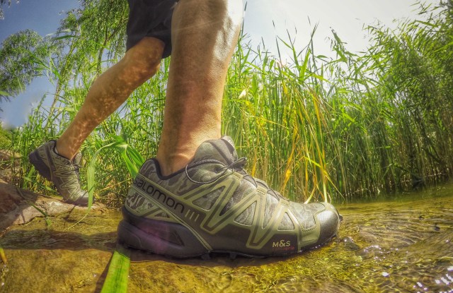 如何选择一双越野跑鞋,越野跑穿的跑鞋