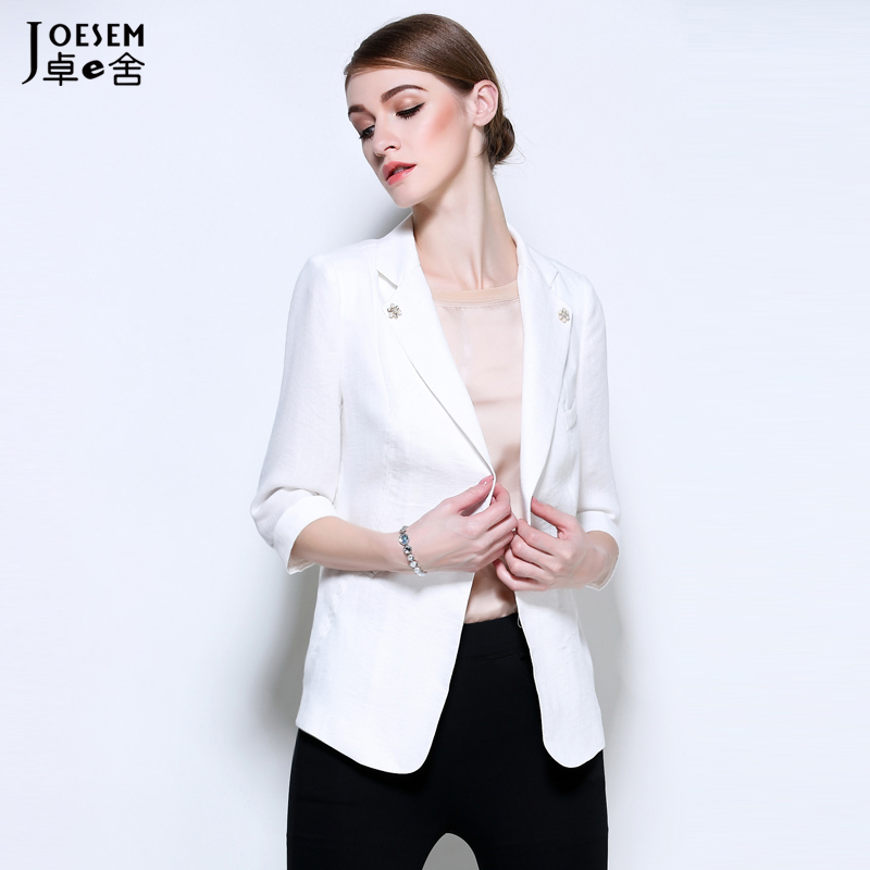 穿衣选干练小西装，美美得无所畏惧