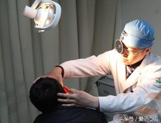 怎么用棉签给孩子掏耳朵,小朋友可以用棉签掏耳朵吗