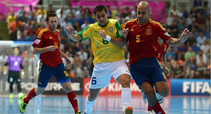 最新五人制回传球规则解释,如何踢好五人制小场