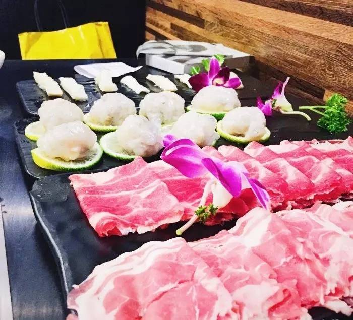 今天虹口足球场,虹口足球场坐满的盛况