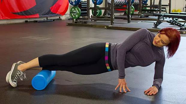 泡沫轴放松有效还是拉伸有效,拉伸泡沫轴和筋膜枪