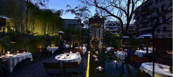 南宁第一家脆皮猪脚,南宁米马河木桶猪脚