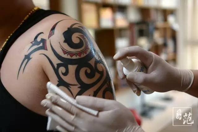 纹身师与绘画艺术,他是纹身师