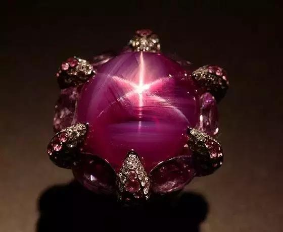 全世界最大最好看的珍珠,世界上最美的彩色宝石珍珠