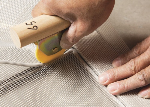 折叠隐形纱窗拆卸更换方法视频,伸缩式纱窗自己更换窗纱视频