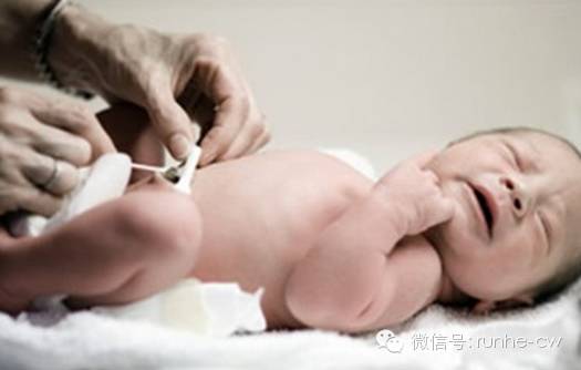 婴儿14天脐带未脱落有臭味,新生儿14天脐带未脱落