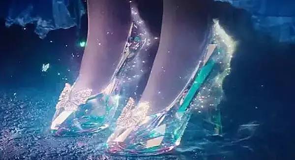 原来大牌最爱合作迪士尼哪些限量款俘获了你的少女心？