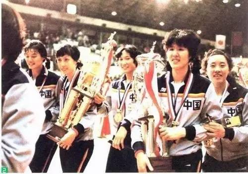 回顾中国女排十次登顶辉煌时刻,夺冠永不言败的女排精神