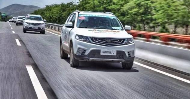 草原大雨来临前的场景,草原大雨来临