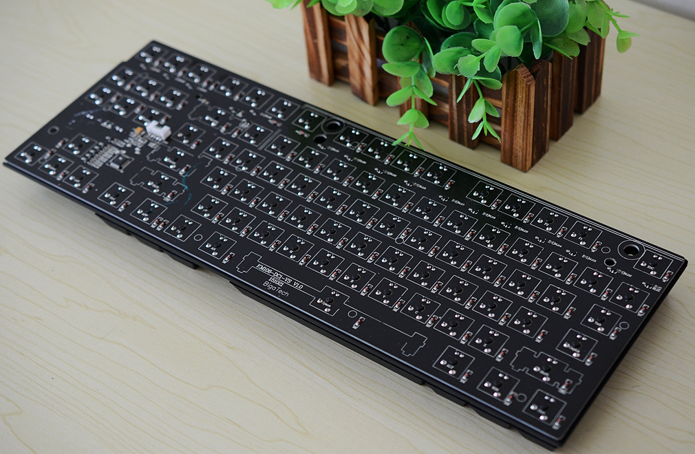 艾酷金粉轴机械键盘,艾酷机械键盘哪个好