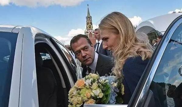 普京送沙特的鹰多少钱,普京送中东宝贝视频