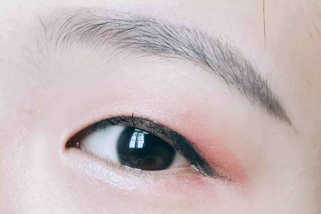 单眼皮画眼影最简单方法,单眼皮适合画眼影吗