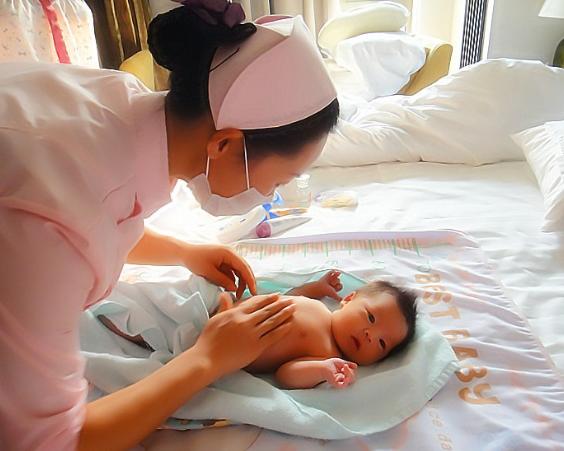 22个月的宝宝高烧不退是什么情况,宝宝11个月发高烧三天