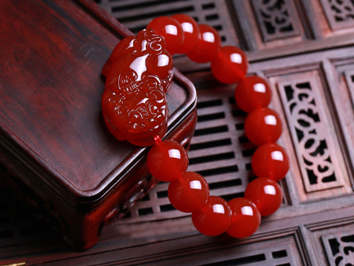 貔貅手链头朝哪边戴是正确的,男生貔貅头朝向