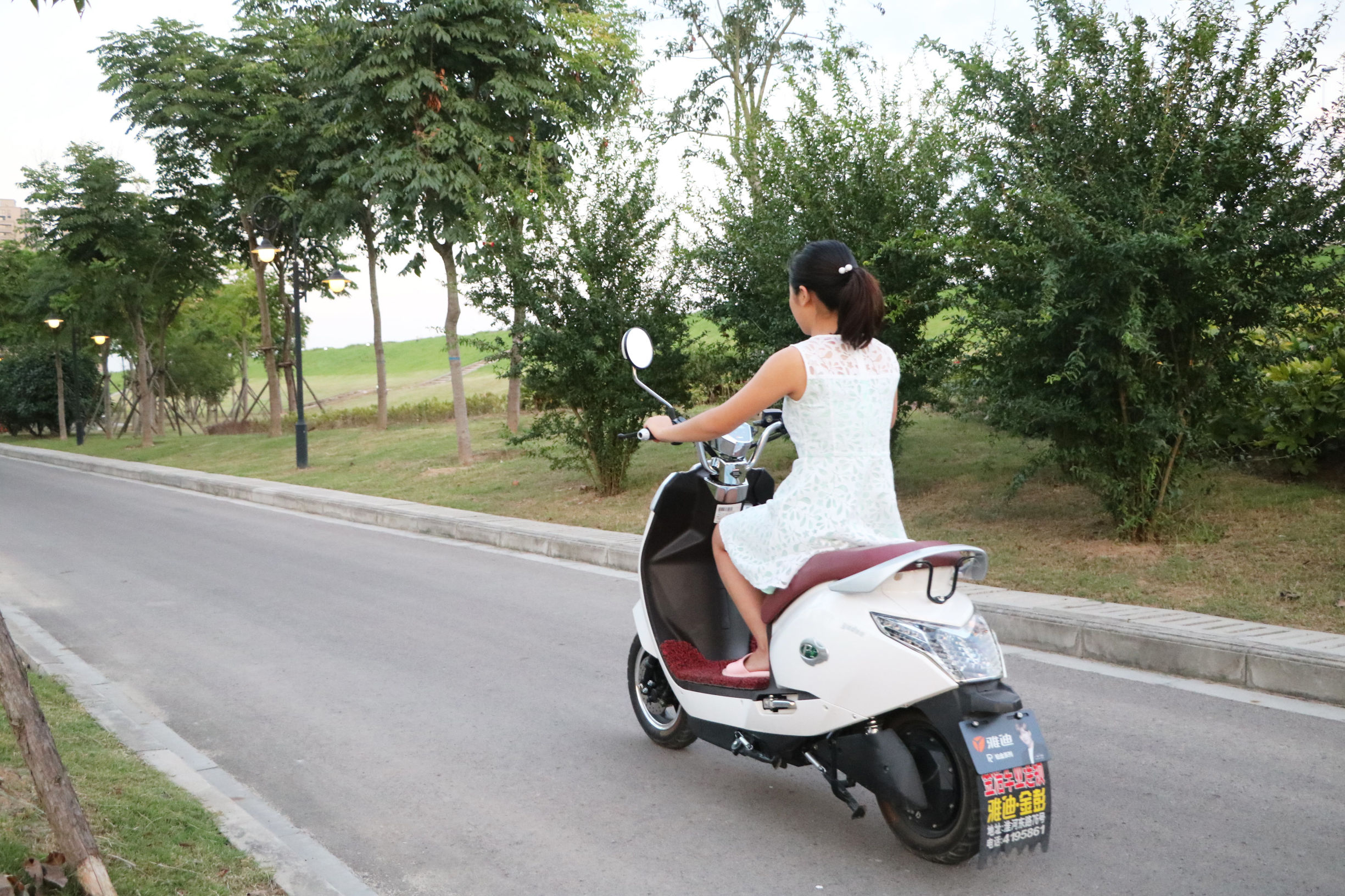 雅迪和小牛哪个更智能,雅迪比小牛更稳定