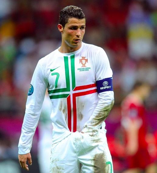 捂裆派龙抓手，足坛“抓鸟”合集