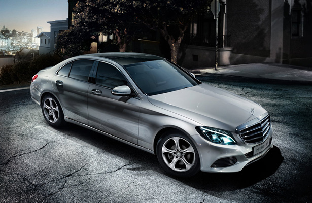 奔驰c级和奥迪a4l养车成本对比,奥迪a4和宝马3系奔驰c级怎么选