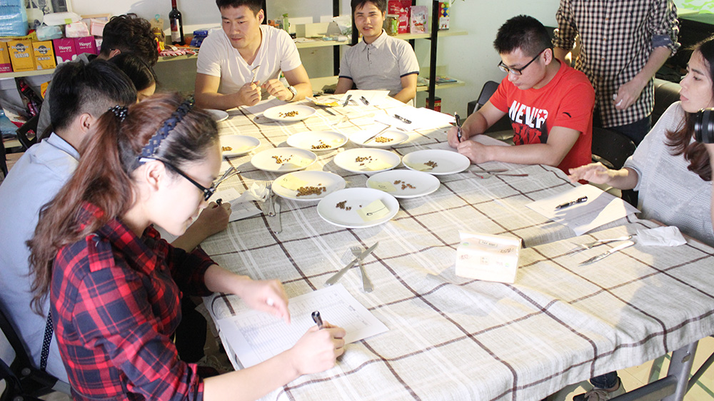 食屎啦，是一种什么样的体验|丧心病狂之狗粮试吃