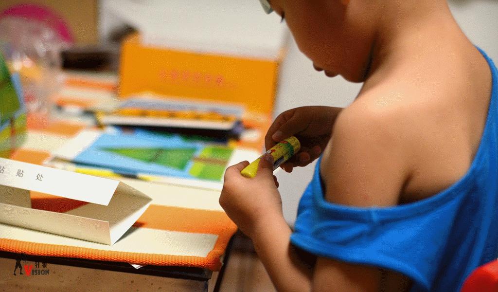 让孩子喜欢编程的视频,小卡智能编程