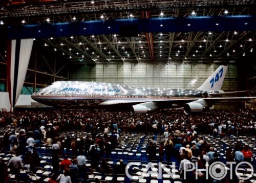 波音747-400飞机内部布局图,747-400客机什么时候首飞的