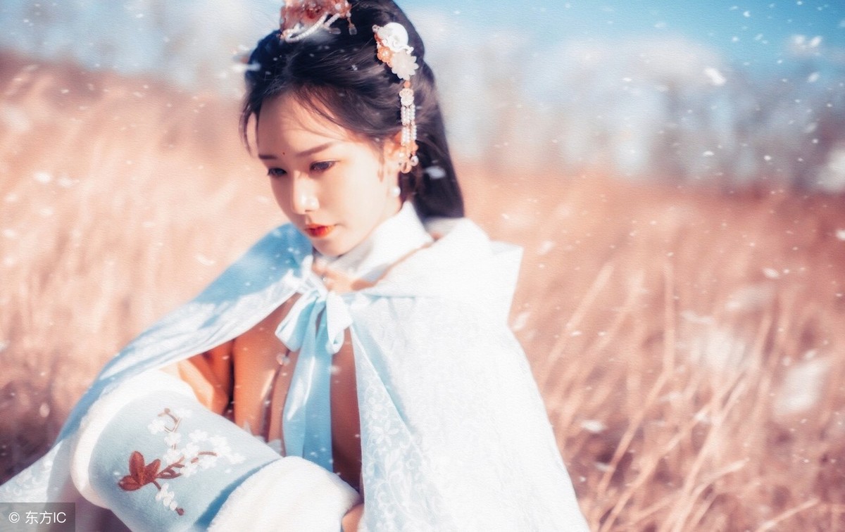 绌胯秺濂充笂灞辨姄铔囩殑灏忚,绌胯秺濂充笂灞辨崏铔囩殑灏忚