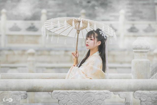 故事:自从她进了王府,王爷就偏爱她,所以就有人想要杀了她