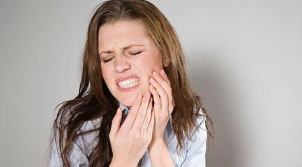 媳妇牙疼我该怎么办,婚后牙疼