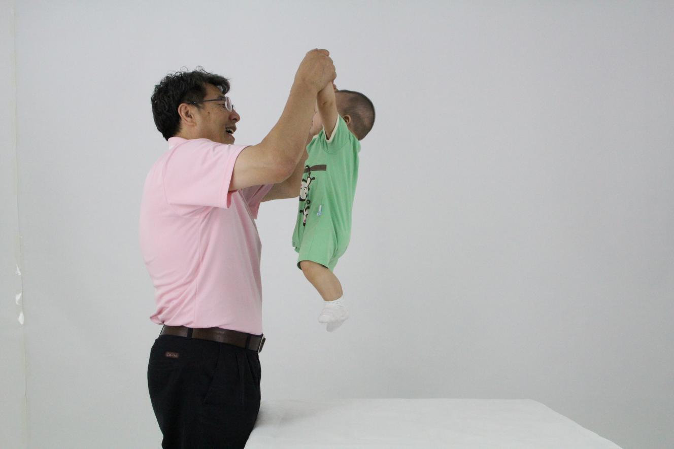 适合0到6个月宝宝的亲子操,早教亲子操3-6个月亲子运动