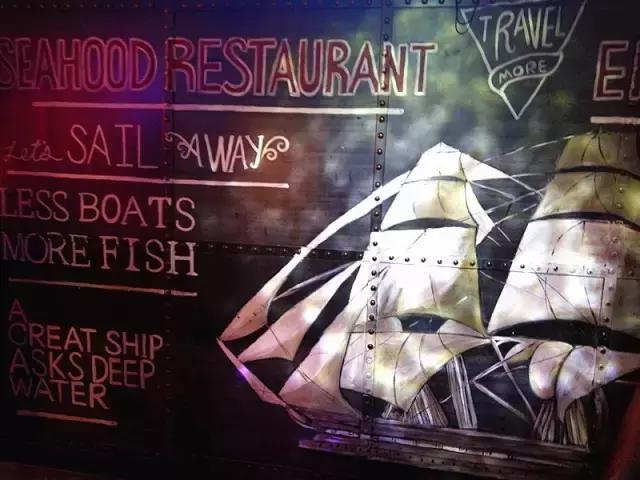 异域|中国首家无餐具的美式水货餐厅,就用你的双手大快朵颐