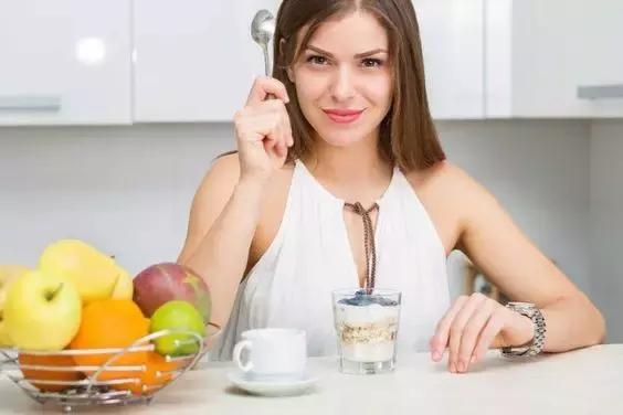 瑜伽28天轻断食,瑜伽断食三天的正确方法