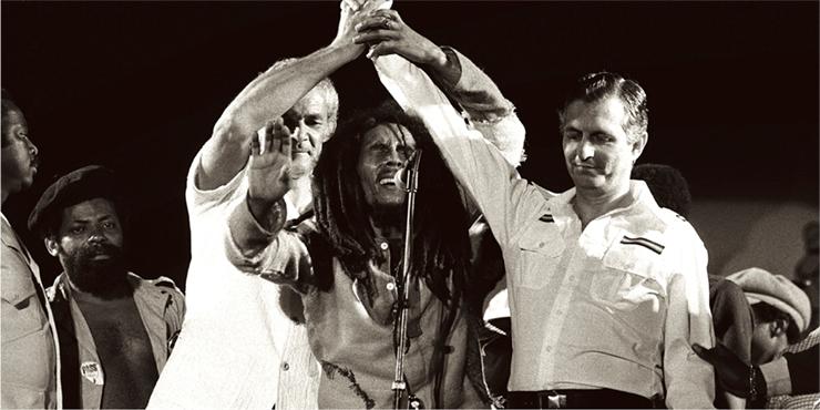 这个吸了一辈子*麻大**的脏兮兮黑人，凭什么被印在数以亿计的T恤上