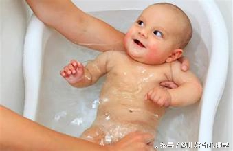 婴儿湿疹瘙痒难受怎么治疗,宝宝长了湿疹还痒用什么护肤品