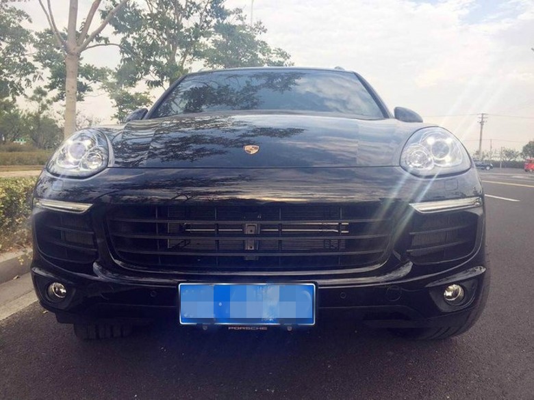 小伙30万买个二手保时捷,小伙花30万买了一辆法拉利