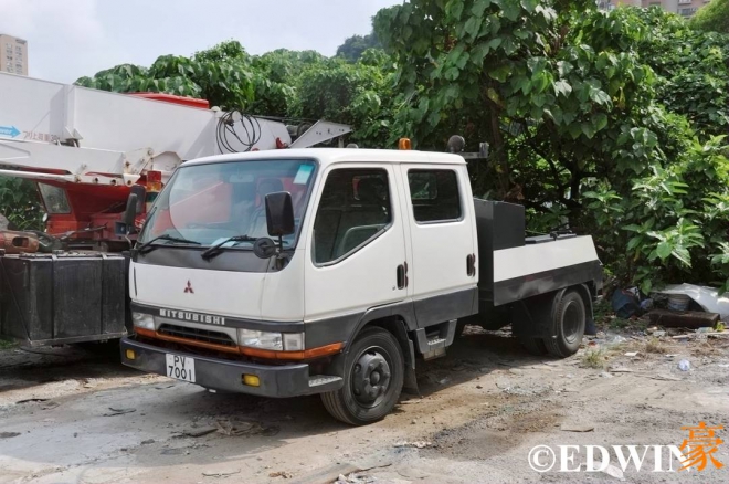 经典的日系卡车这里都有？香港街头某货运停车场实拍