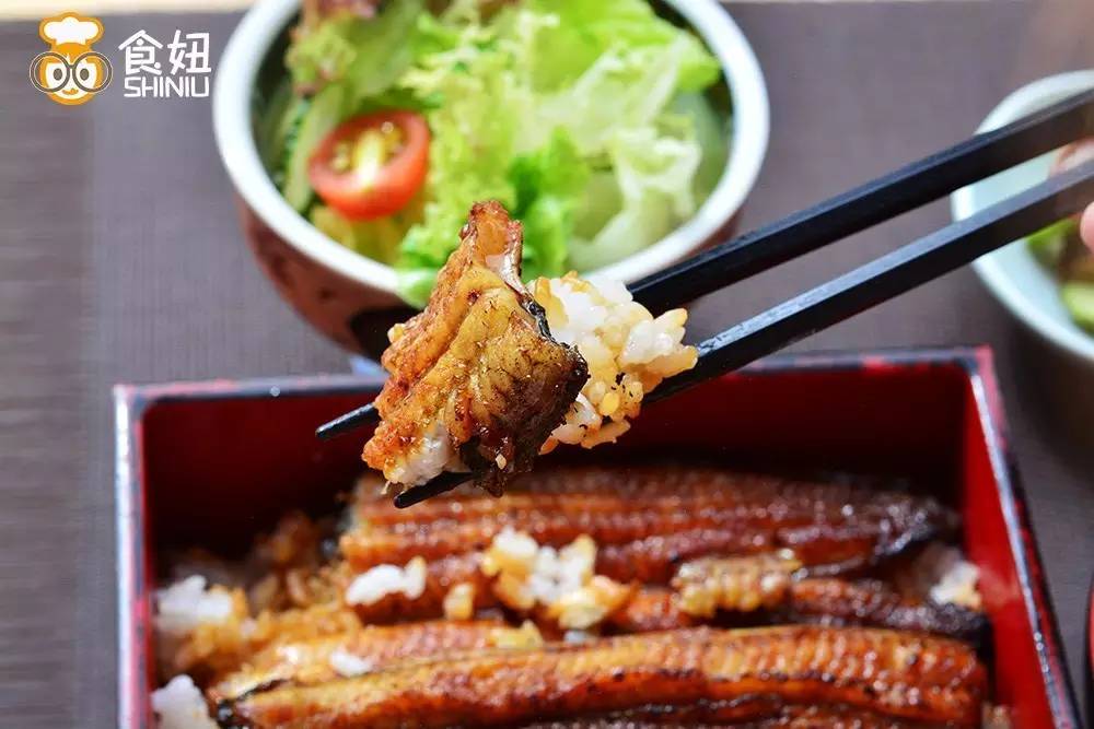 鳗烤肉现烤活鳗鱼探店,食妞