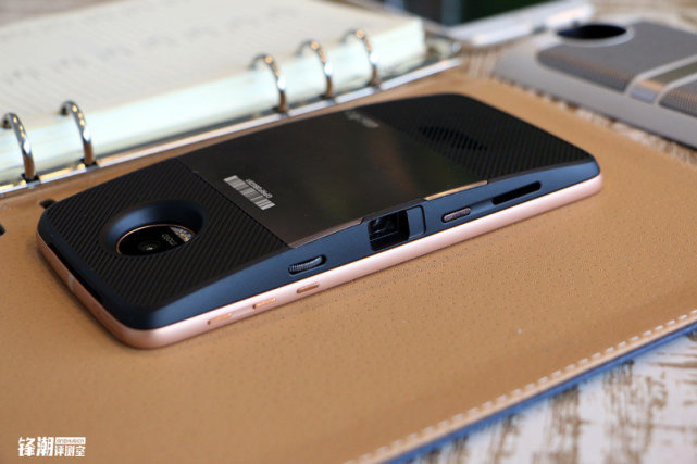 颠覆传统模块化大作:MotoZ上手评测