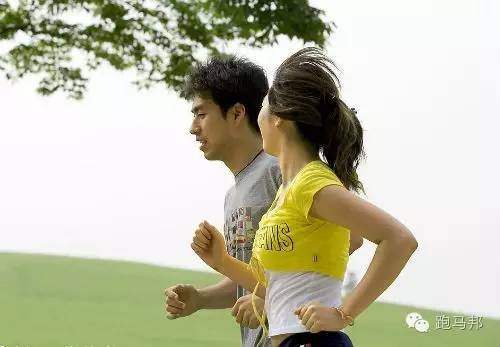 跑马拉松后的最佳饮食,初期练马拉松跑步怎么安排饮食