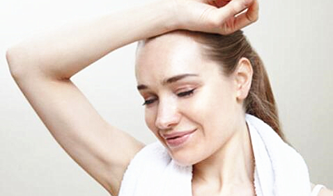 身体动不动就出汗头发油油的,动不动就出汗怕风怕冷怎么调理