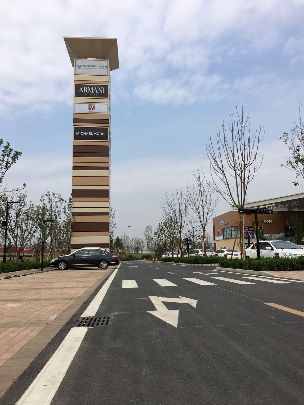 郑州杉杉奥特莱斯停车停哪进,杉杉奥特莱斯郑州停车