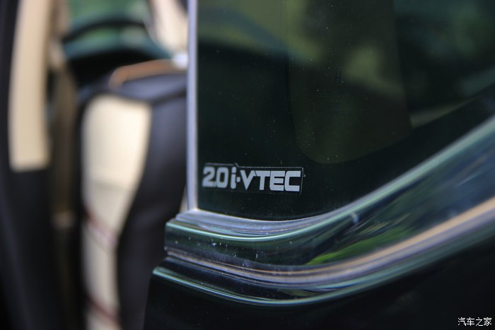 本田crv2016经典款详细配置图表,16年本田crv2.0两驱还值得买吗