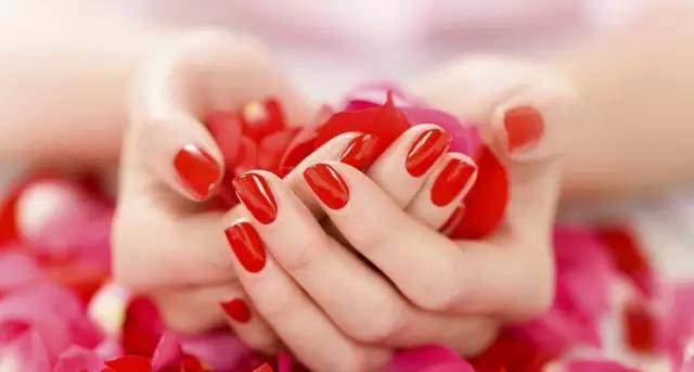 养生头条女神结婚了，然而大家最关心的是她什么时候生？