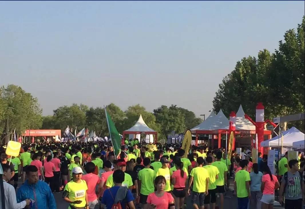 马拉松赛李宁视频,2015李宁10公里路跑联赛